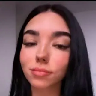 chat with ai character: cami mercado