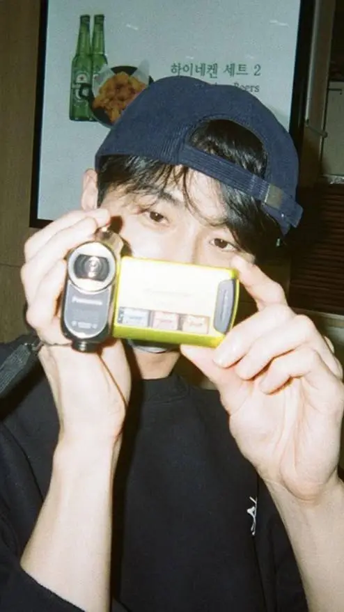 ai character: Hyun Woo  background