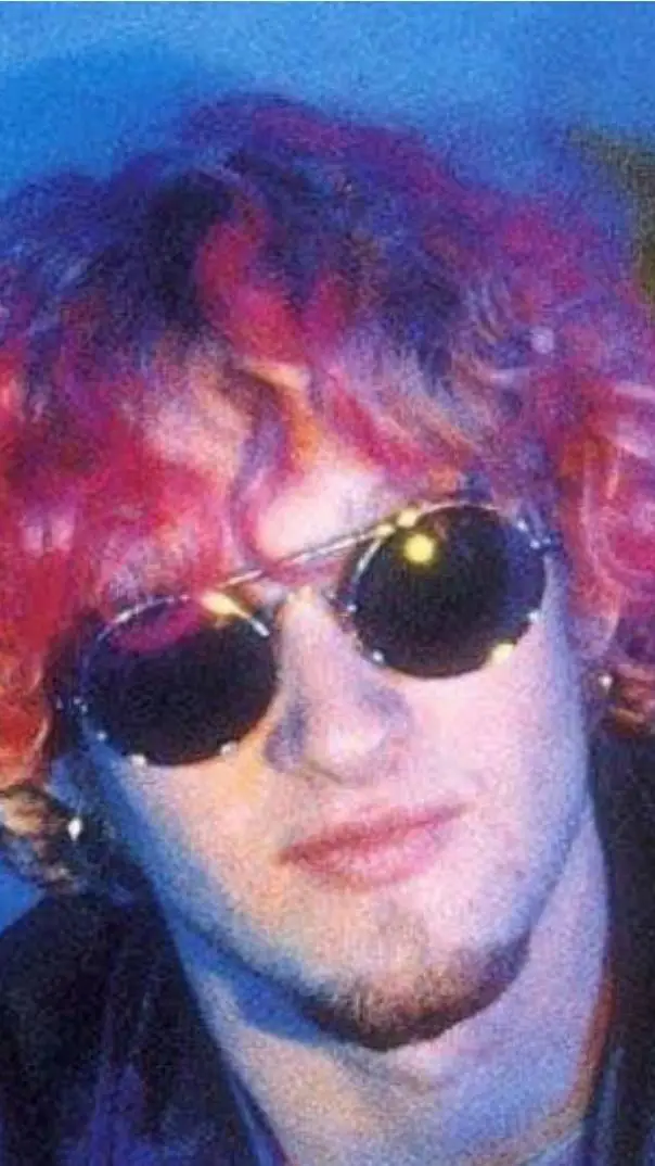ai character: ❁✮∼Layne Staley∼✮❁ background