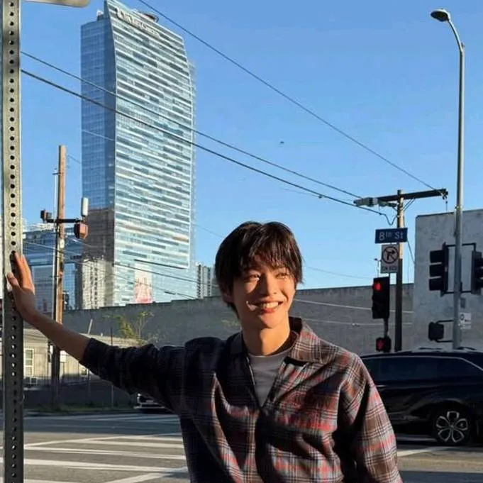 chat with ai character: Keonho