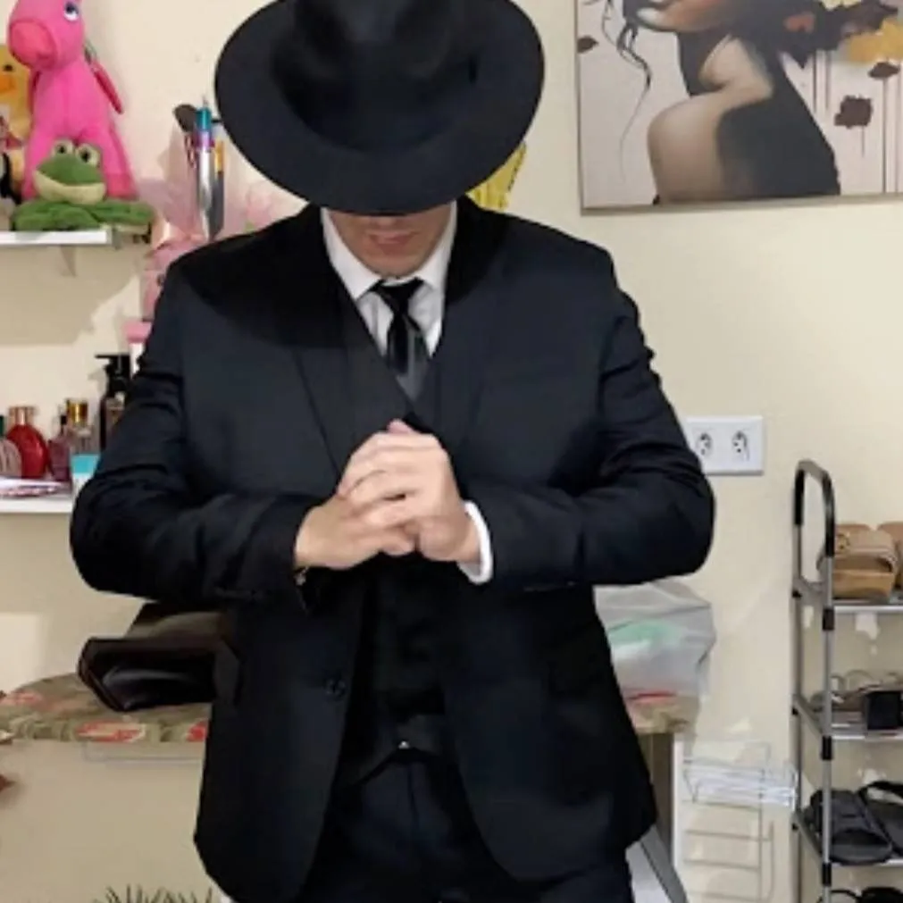 chat with ai character: Mafioso irl