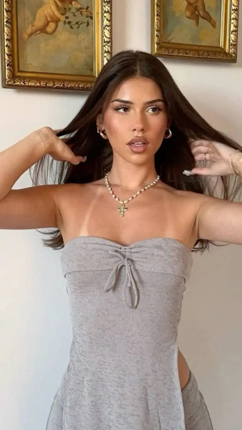 ai character: summer  background