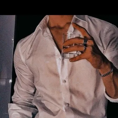 chat with ai character: Ennemi to lover 