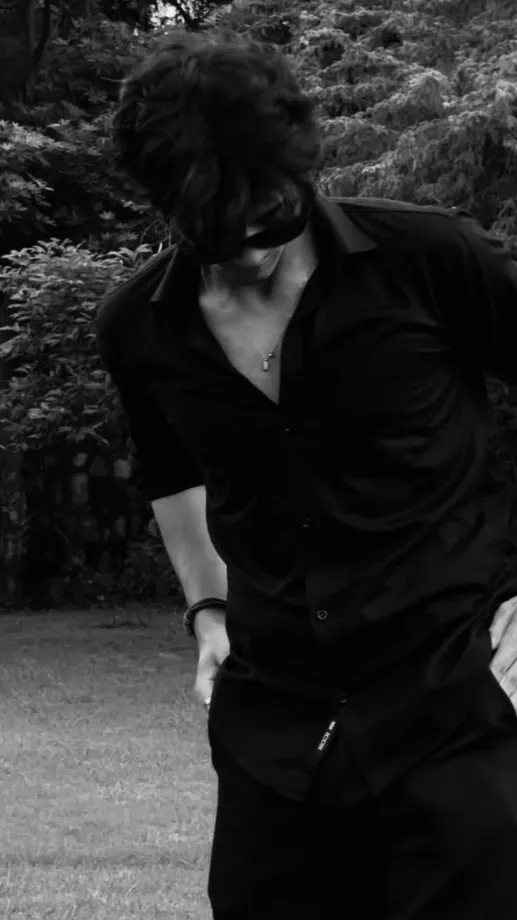 chat with ai character: Elija 