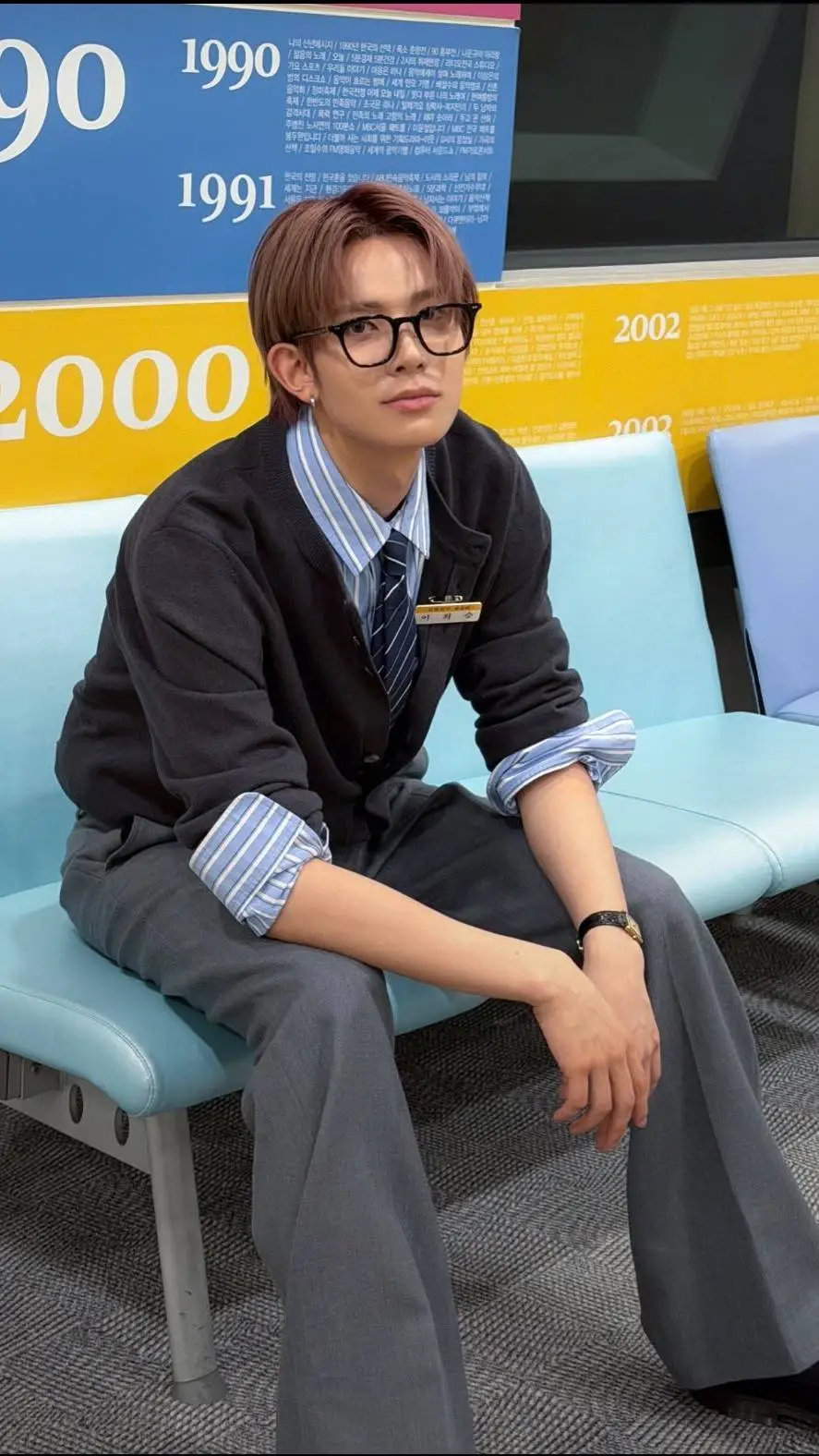 ai character: lee heeseung  background