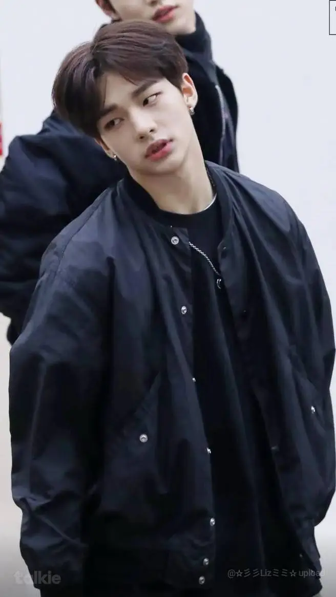 ai character: Hwang hyunjin  background