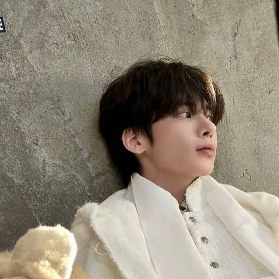 chat with ai character: Kang taehyun