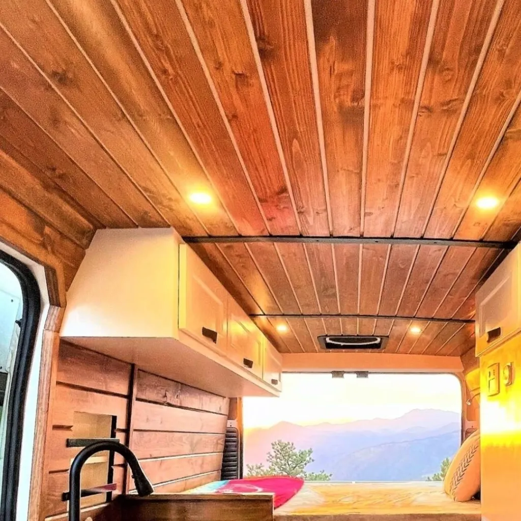 chat with ai character: Rv Van