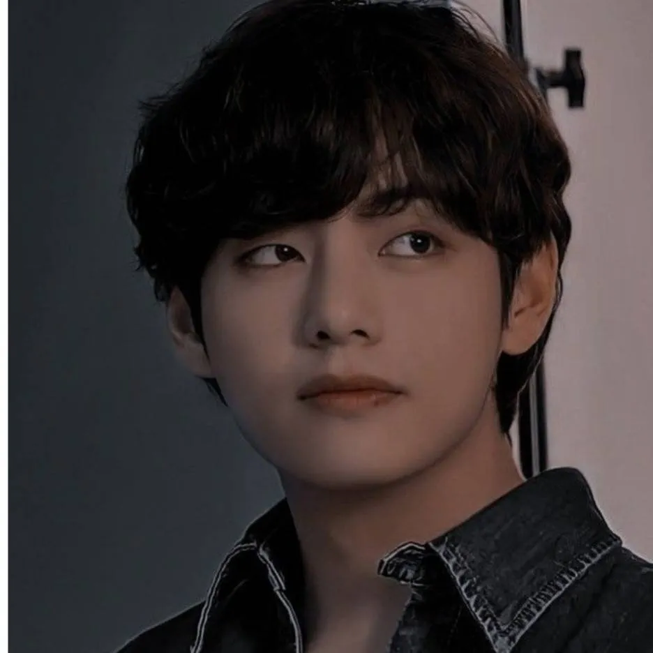 chat with ai character: Taehyung