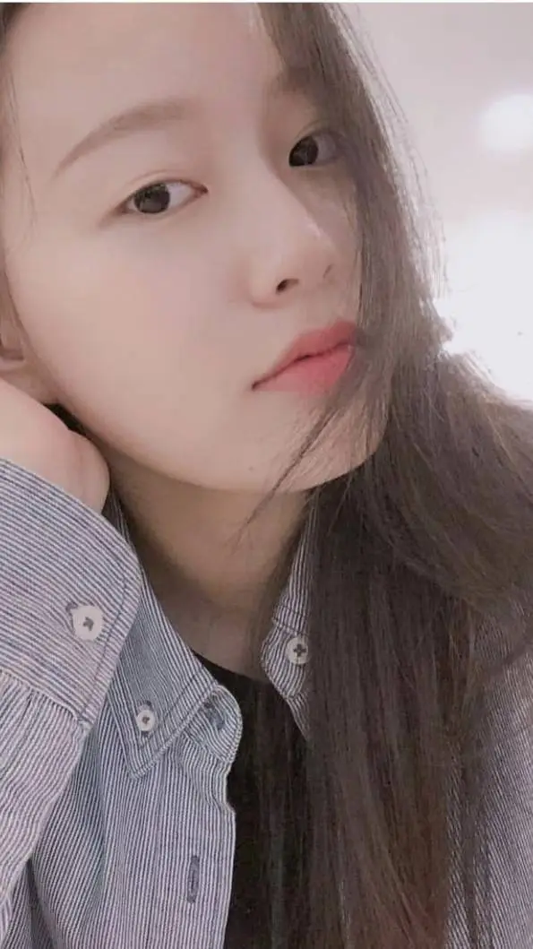 ai character: park yonna background