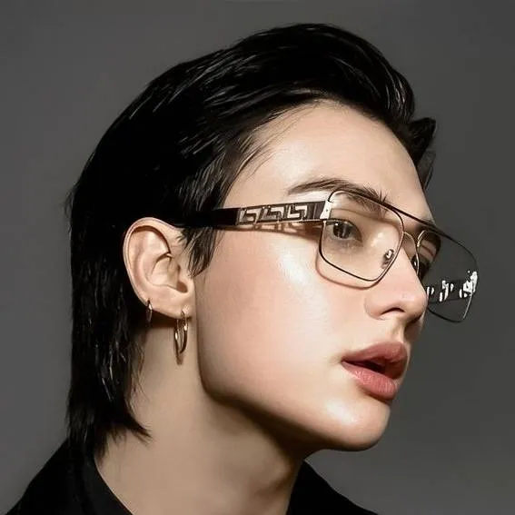 chat with ai character: Hyunjin -jefe 