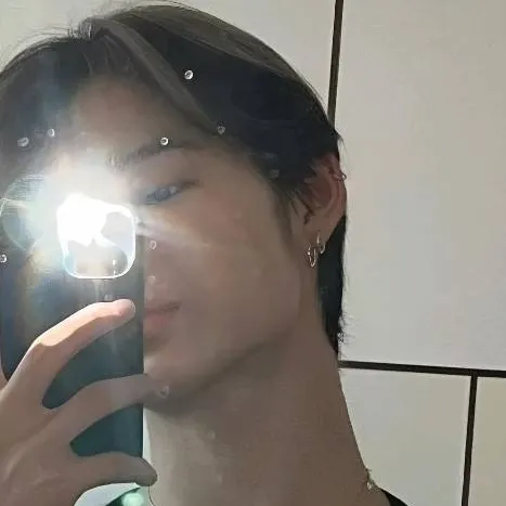 chat with ai character: Ni-Ki ❤️