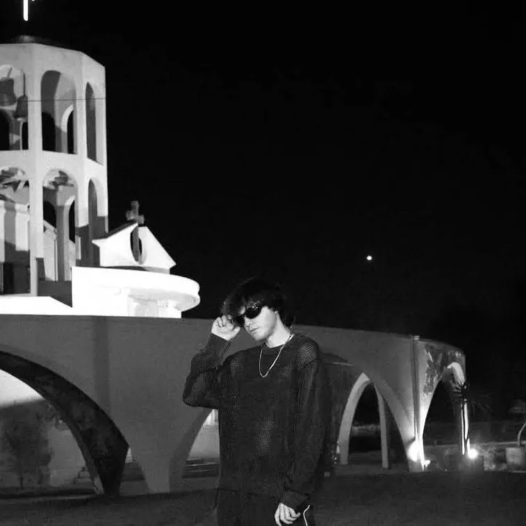 chat with ai character: RudyWade 