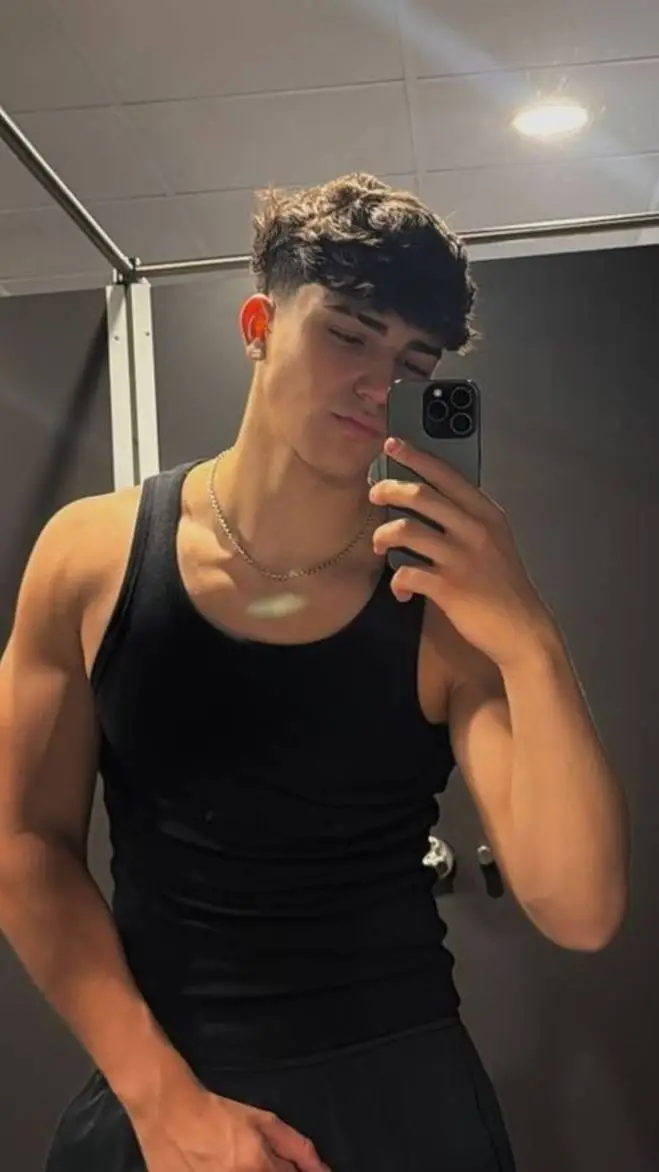 ai character: Pablo background