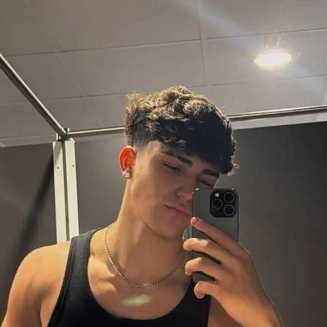 chat with ai character: Pablo