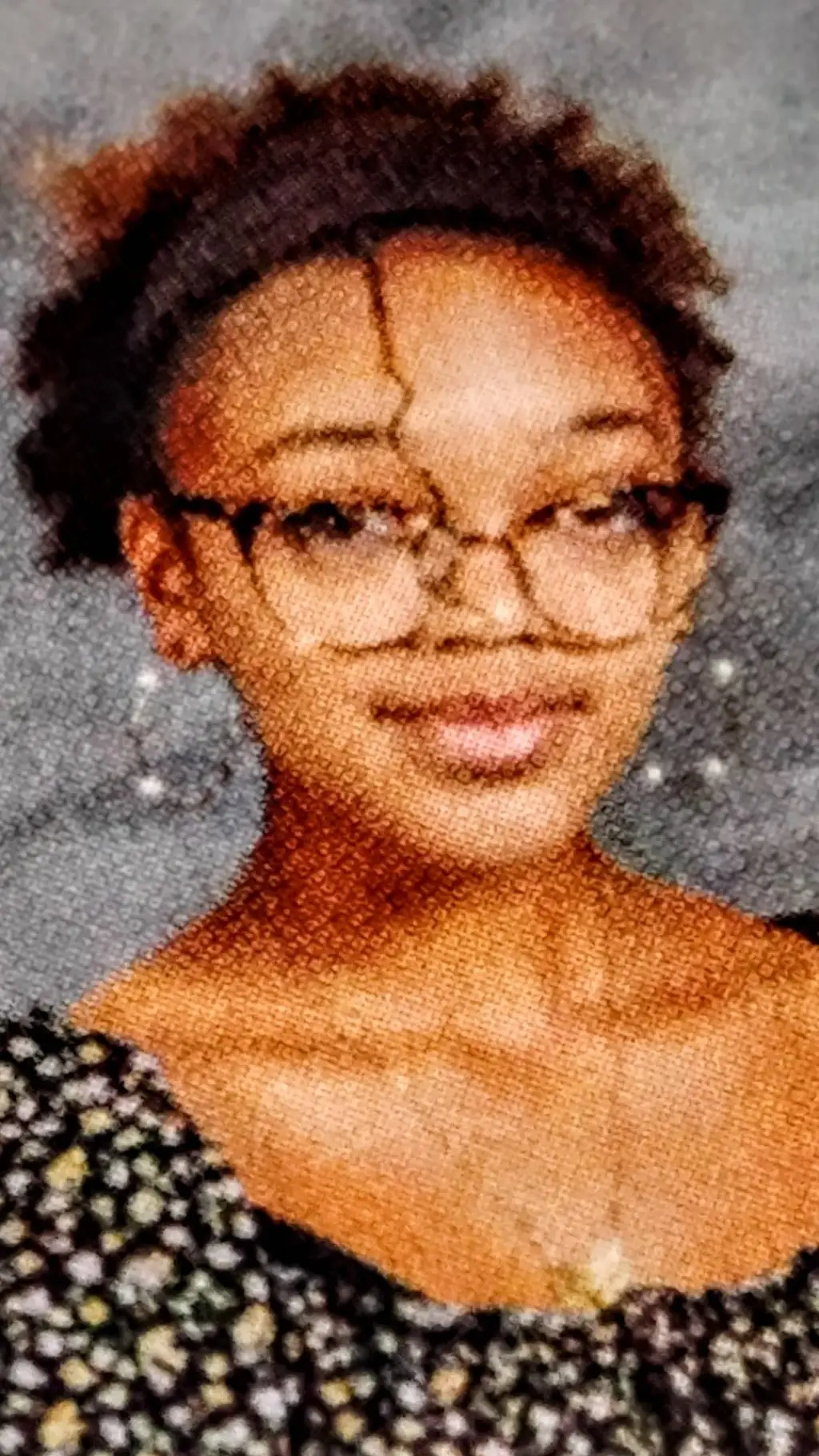 ai character: Luna background