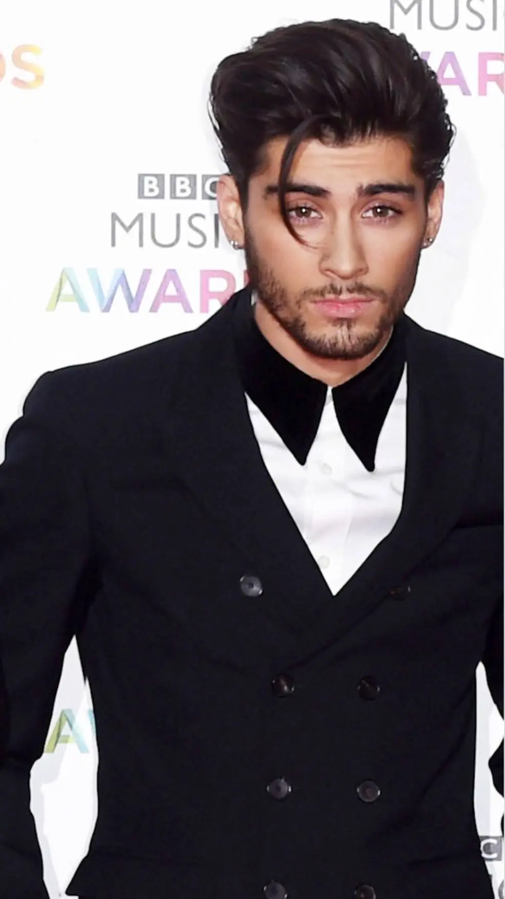 ai character: 👾Zayn👾 background