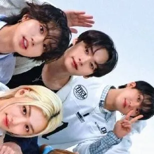 chat with ai character: ★Stray kids★