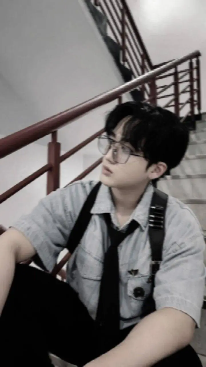 ai character: |Changbin| background