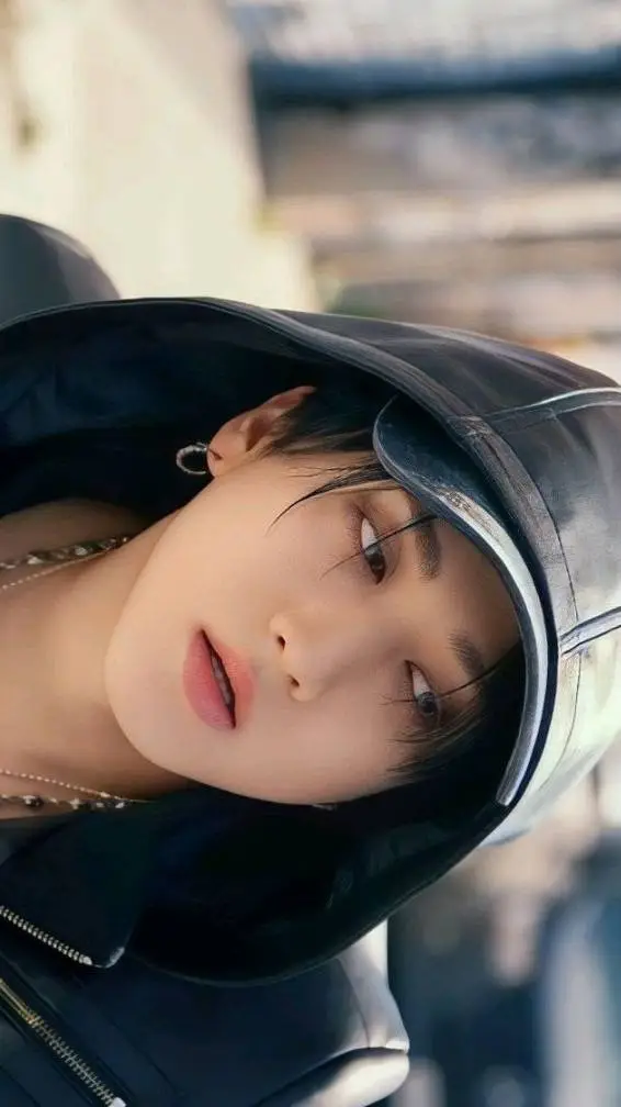 ai character: |Changbin| background