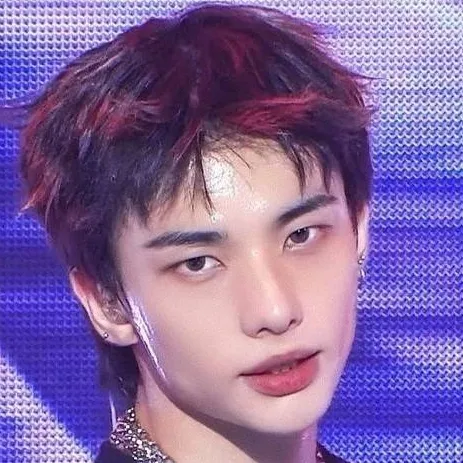 chat with ai character: ∆Hyunjin∆