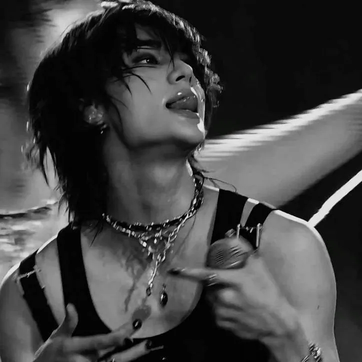 chat with ai character: Hyunjin(mafia) 