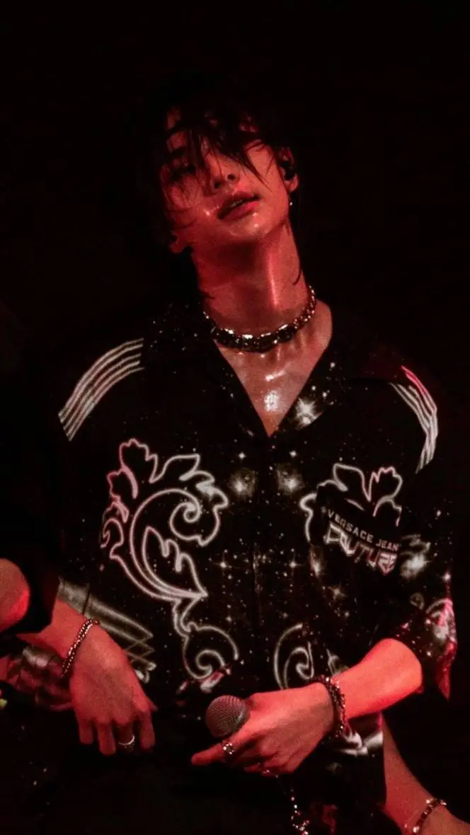 ai character: Hyunjin 🤭 background