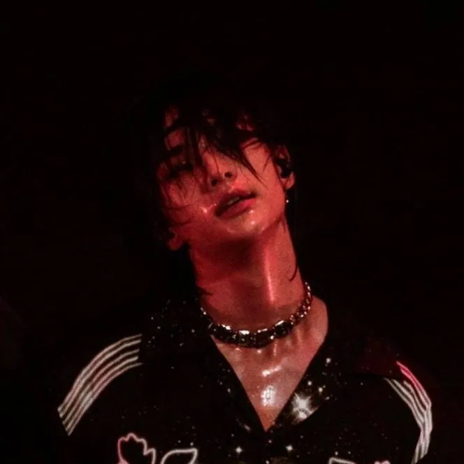 chat with ai character: Hyunjin 🤭