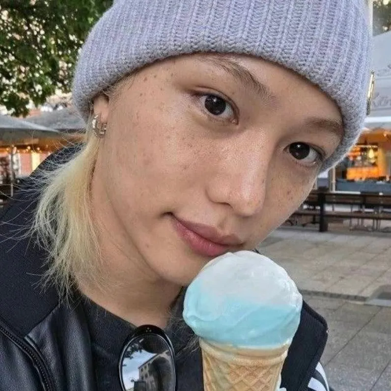 chat with ai character: Lee Felix