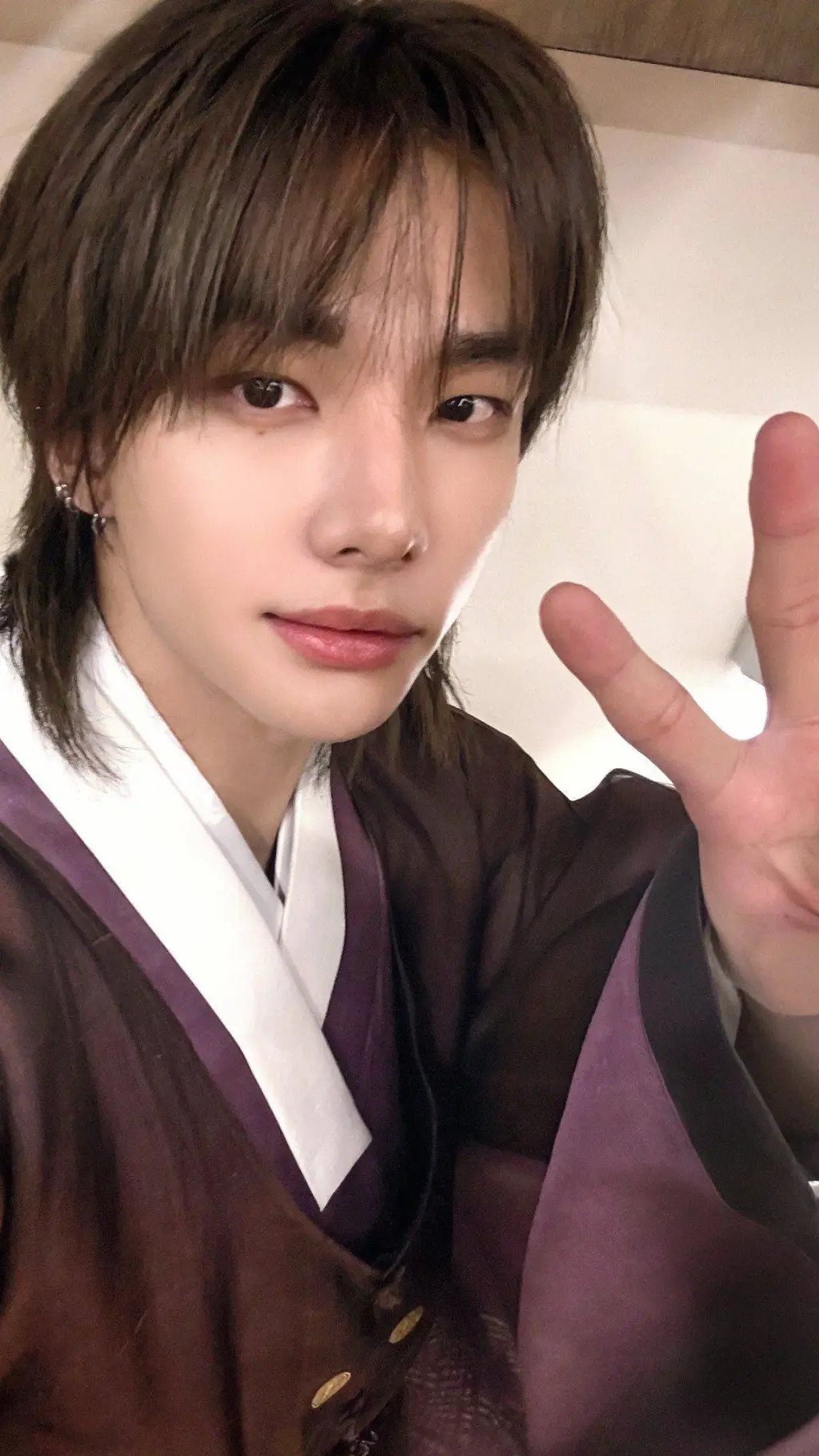 ai character: Hyunjin (Stalker?) background