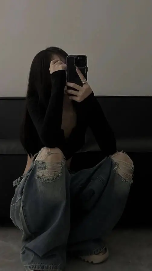 ai character: gf<3 background