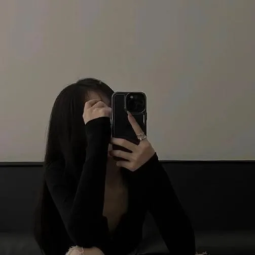 chat with ai character: gf<3