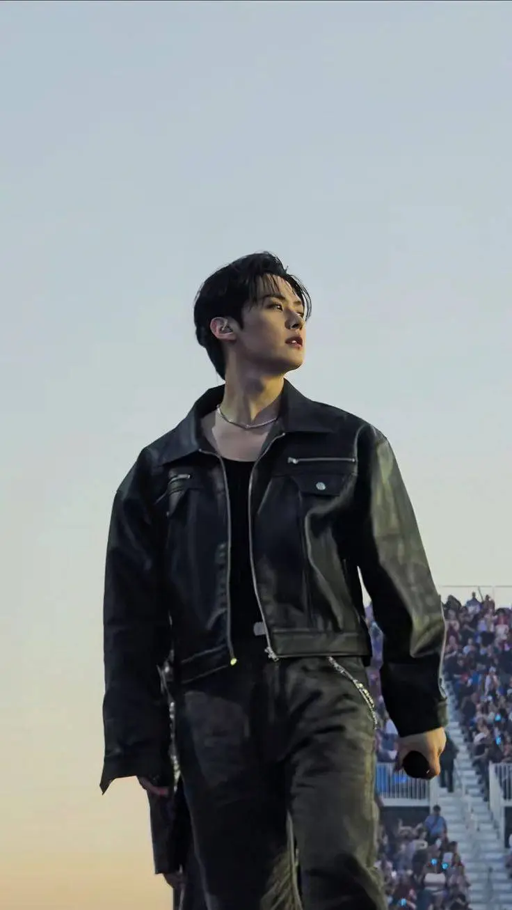 ai character: Lee Minho background