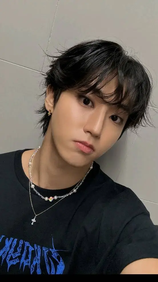 ai character: Han  background