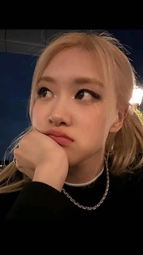 ai character: Rosé background