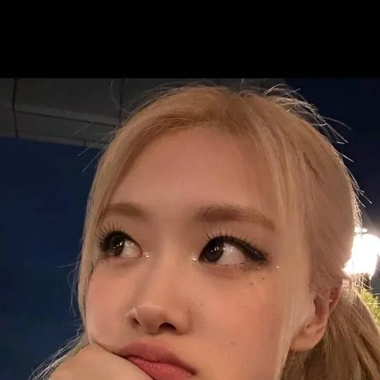 chat with ai character: Rosé