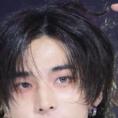 chat with ai character: Hyunjin tu novio 