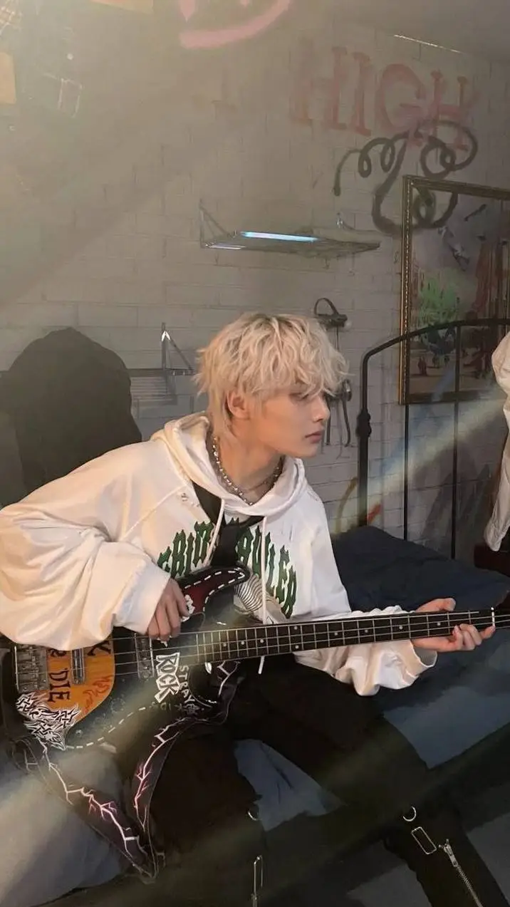 ai character: I.N/jeongin  background