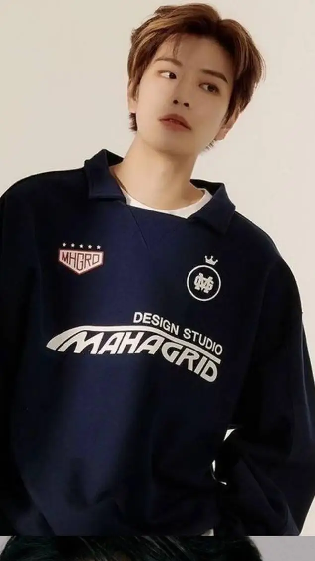 ai character: seungmin  background