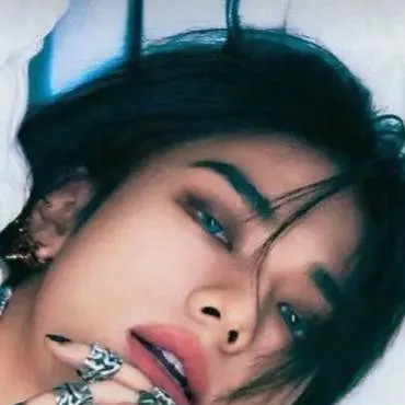 chat with ai character: hyunjin