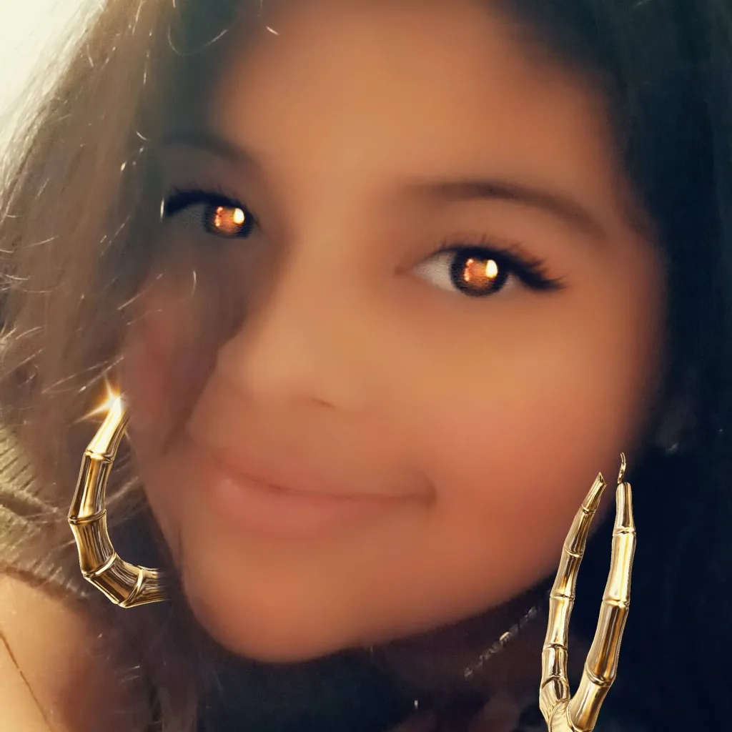 chat with ai character: Dariana