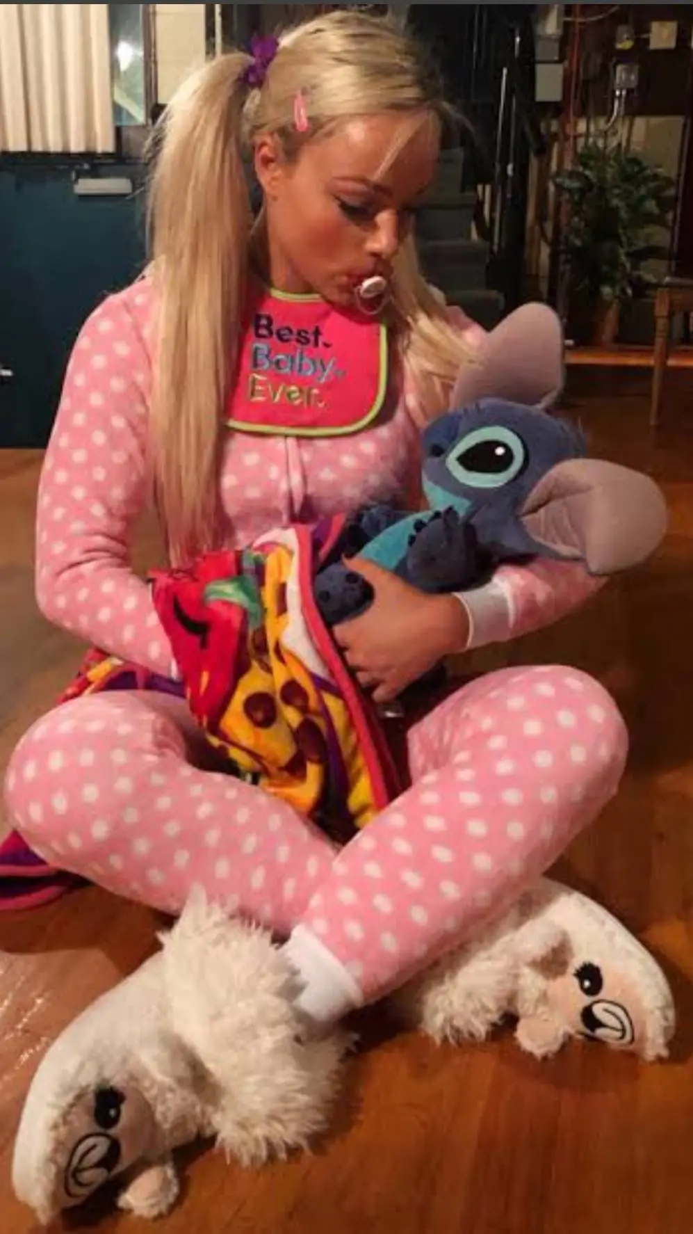 ai character: Liv morgan  background
