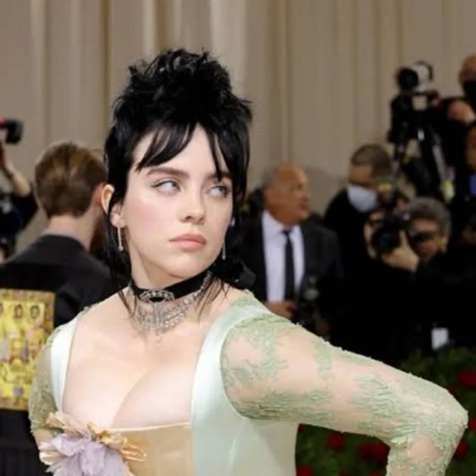 chat with ai character: Billie eilish 