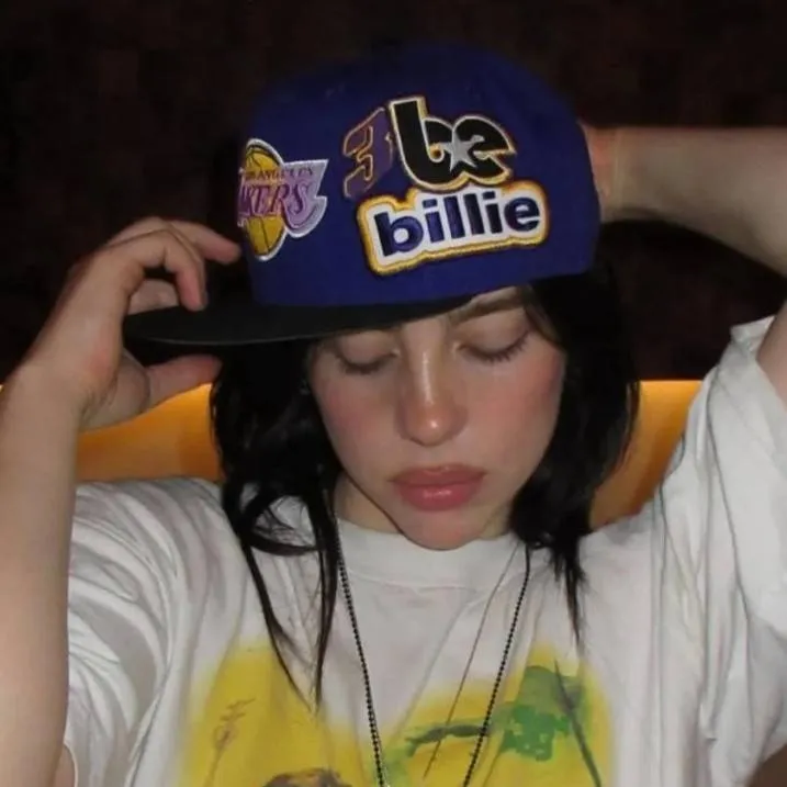 chat with ai character: Billie eilish 