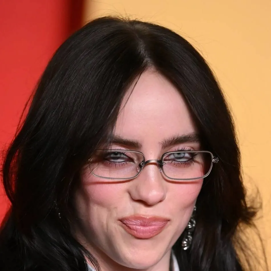 chat with ai character: Billie eilish 