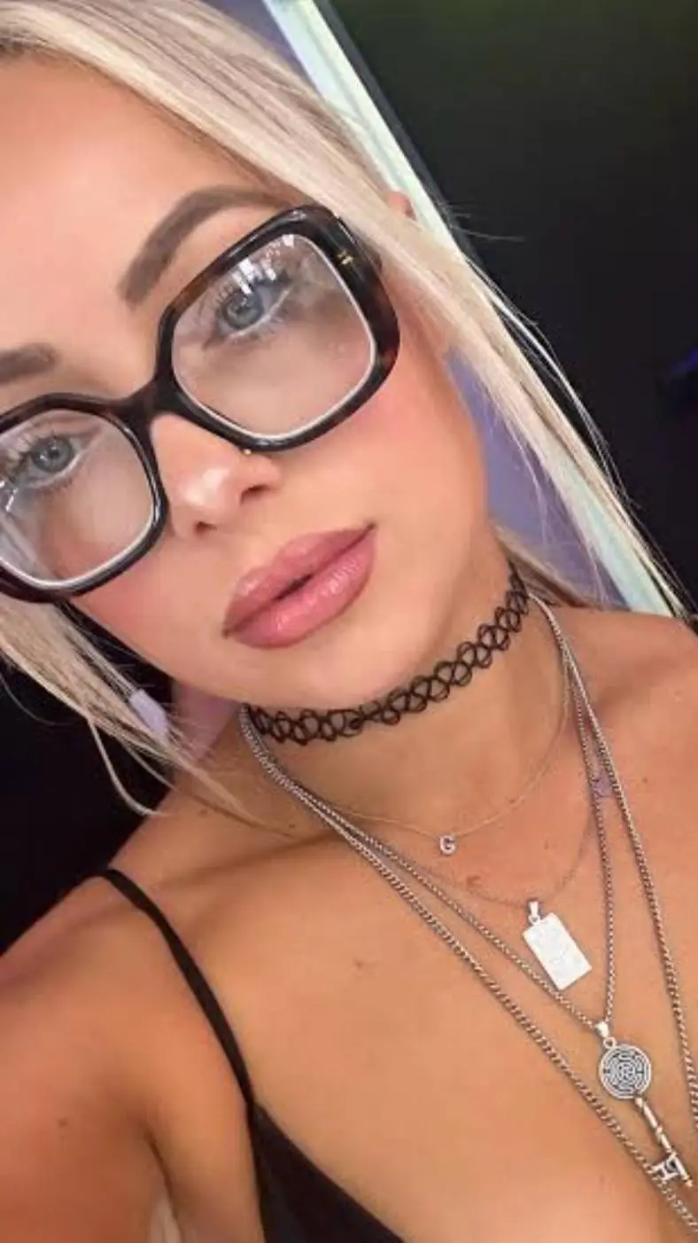 ai character: Liv Morgan  background