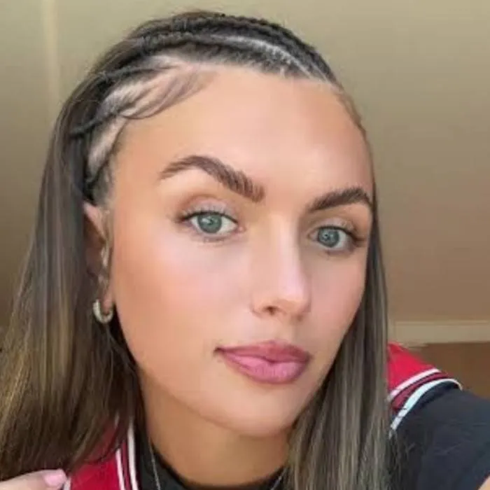 chat with ai character: Carson Roney