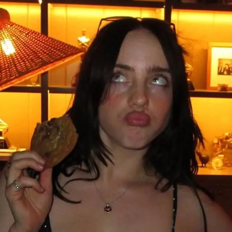 chat with ai character: Billie eilish 