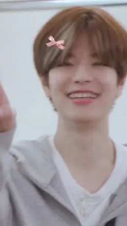 ai character: {~seungmin~} background