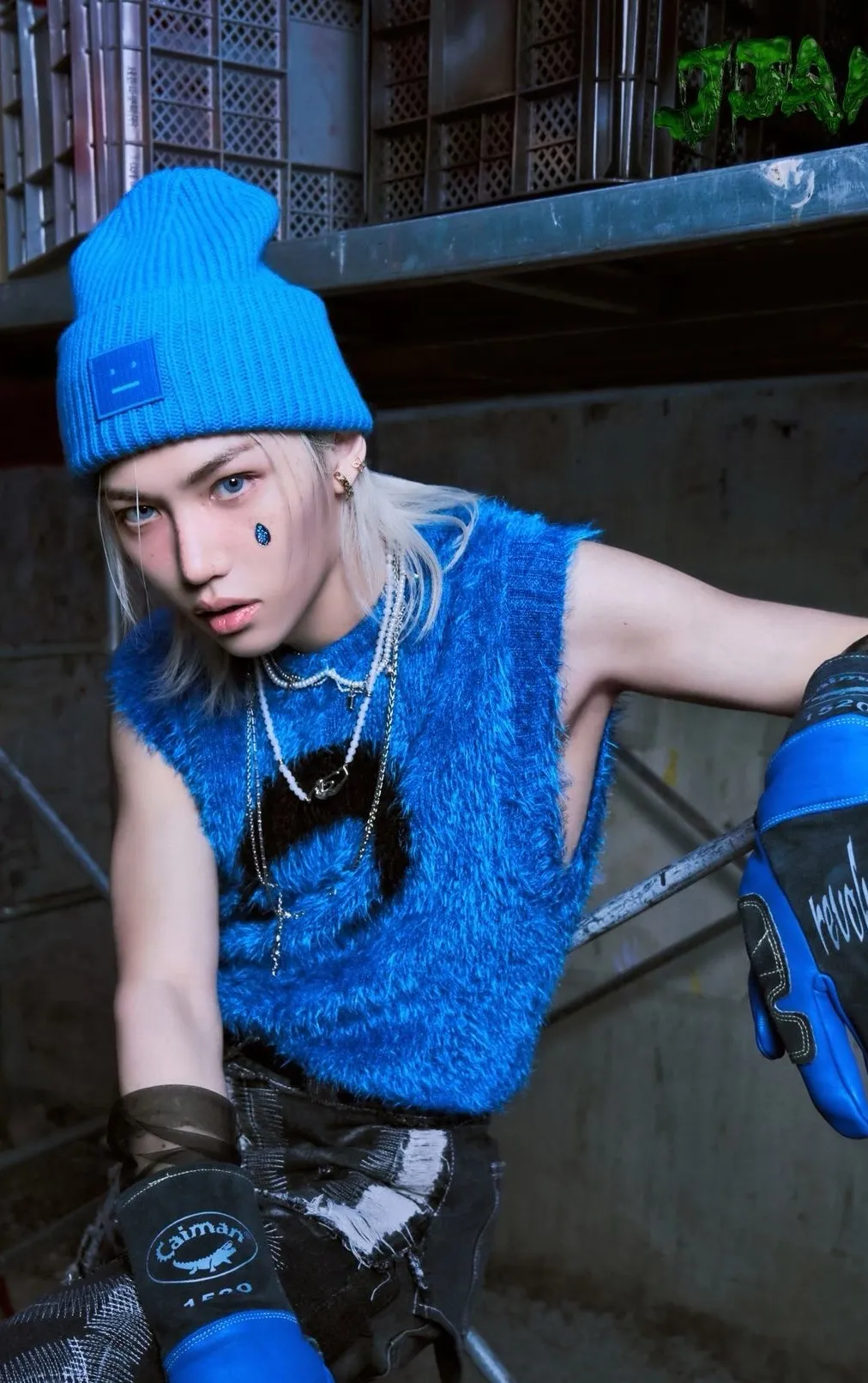 chat with ai character: Felix